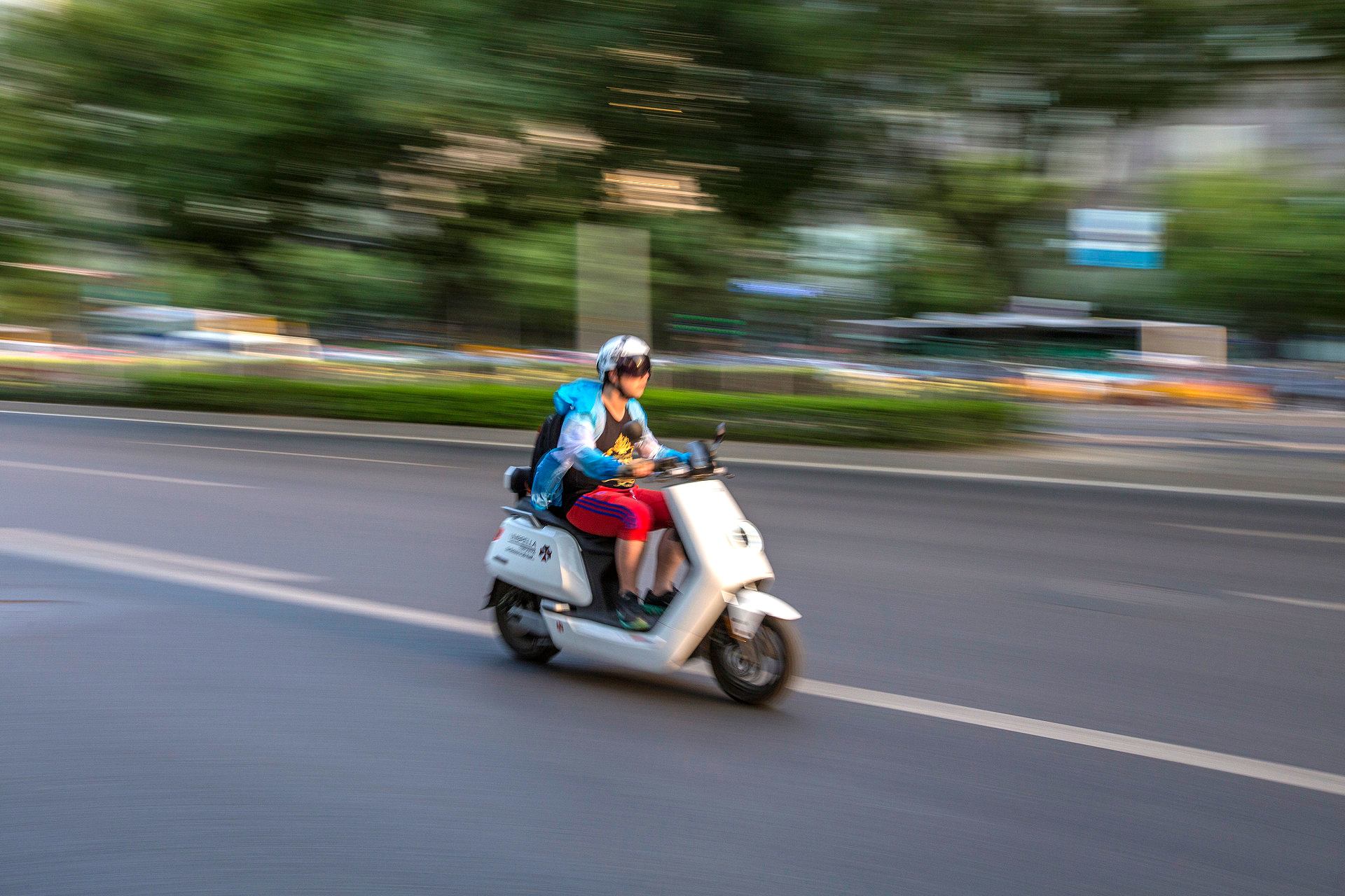 绿源集团IPO：雅迪、爱玛瓜分“小电驴”大半市场 扩产潮下，市占率3.9%的“先行者”能否跑出新格局？