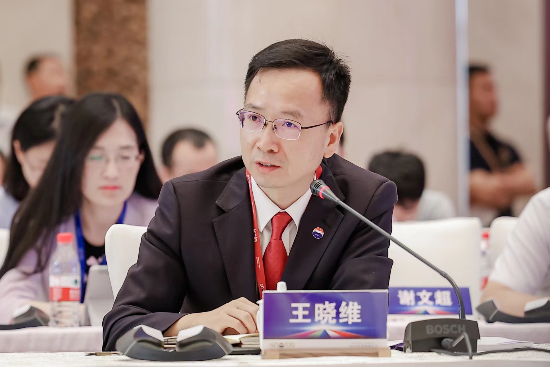 直击股东大会丨产品是否提价、渠道如何建设、i 茅台最新成绩……贵州茅台现场解答