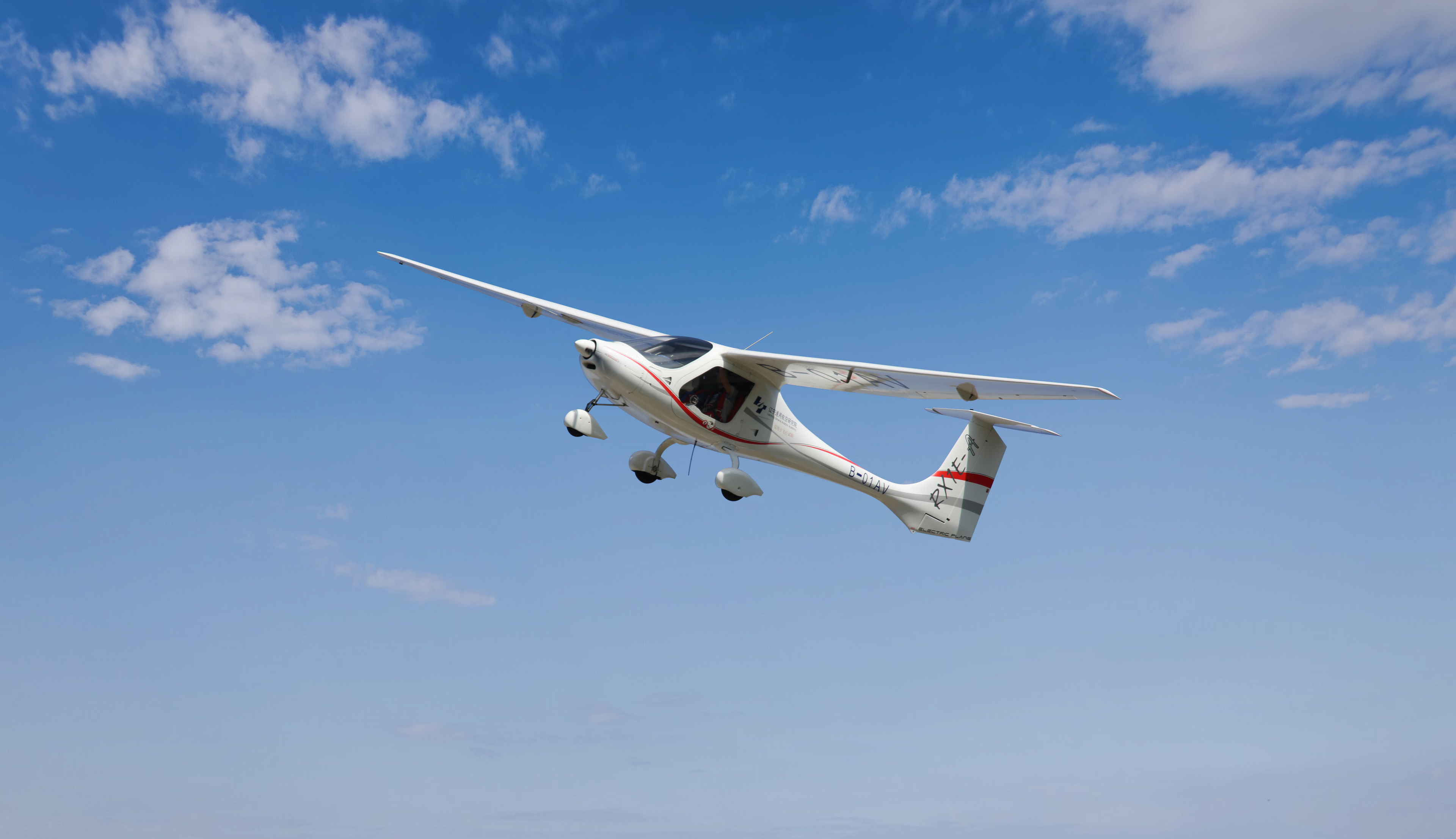 业内公司再取得节点性进展 电动航空器正进入规模化商用阶段