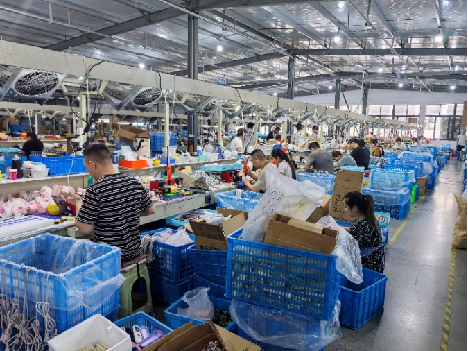 从“鸡毛换糖”到新质供给，义乌小商品也能在拼多多做品牌？
