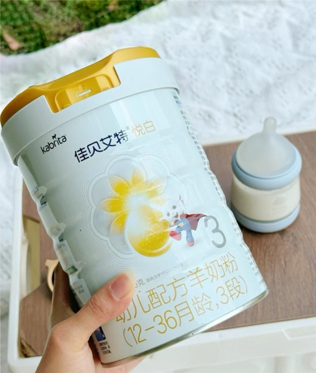 母乳喂养受挫转奶粉！纠结“新生儿喝哪个牌子奶粉好”？这款可以冲