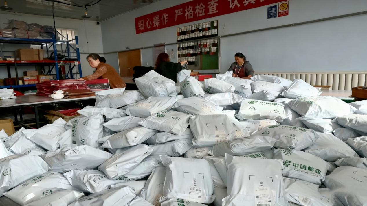 草原小伙拼多多卖驼绒服年销千万 “夕阳产业”变“富民产业” 草原小伙拼多多卖驼绒服年销千万 “夕阳产业”变“富民产业”