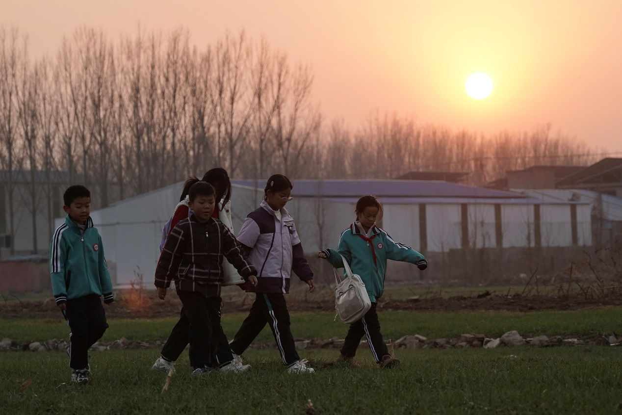 80后上交大博士用拼多多“爆改”老宅，建公益图书馆筑乡村孩子读书梦