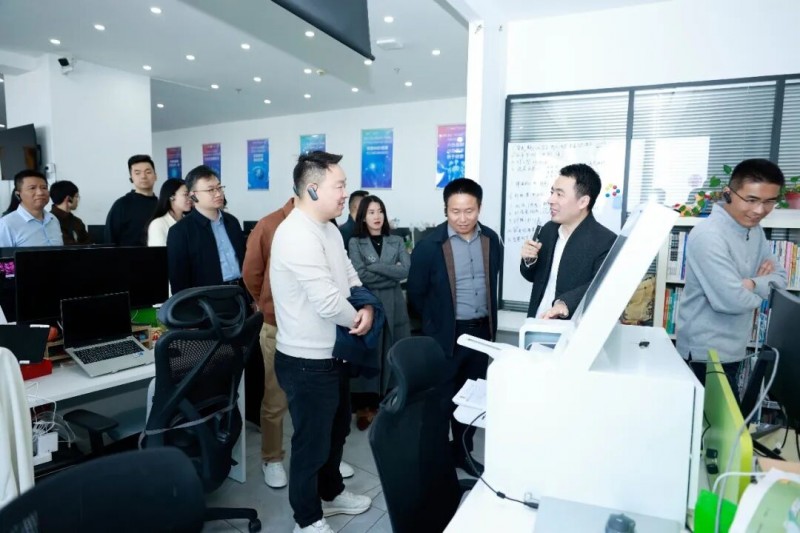 清华大学经济管理学院企业家同学团赴赶考集团参访交流