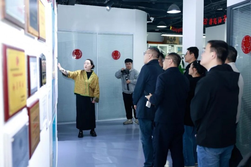 清华大学经济管理学院企业家同学团赴赶考集团参访交流