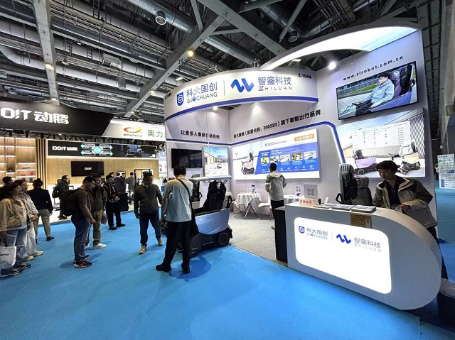 直击2026CMEF，科大国创智能助行机器人爆火
