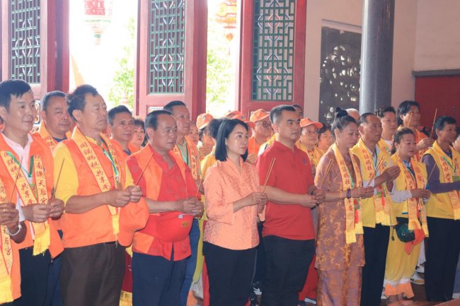 ‌海丰大云岭圣云宫与深圳南澳天后宫联合进香团赴湄洲谒祖 共庆妈祖诞辰