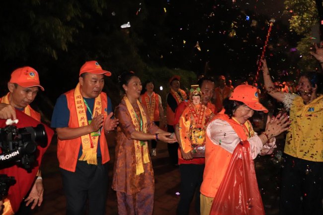 ‌海丰大云岭圣云宫与深圳南澳天后宫联合进香团赴湄洲谒祖 共庆妈祖诞辰