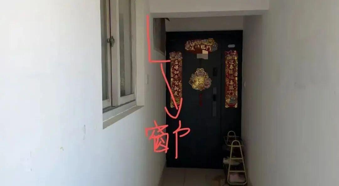 上海一居民打开厕所窗户就是邻居家