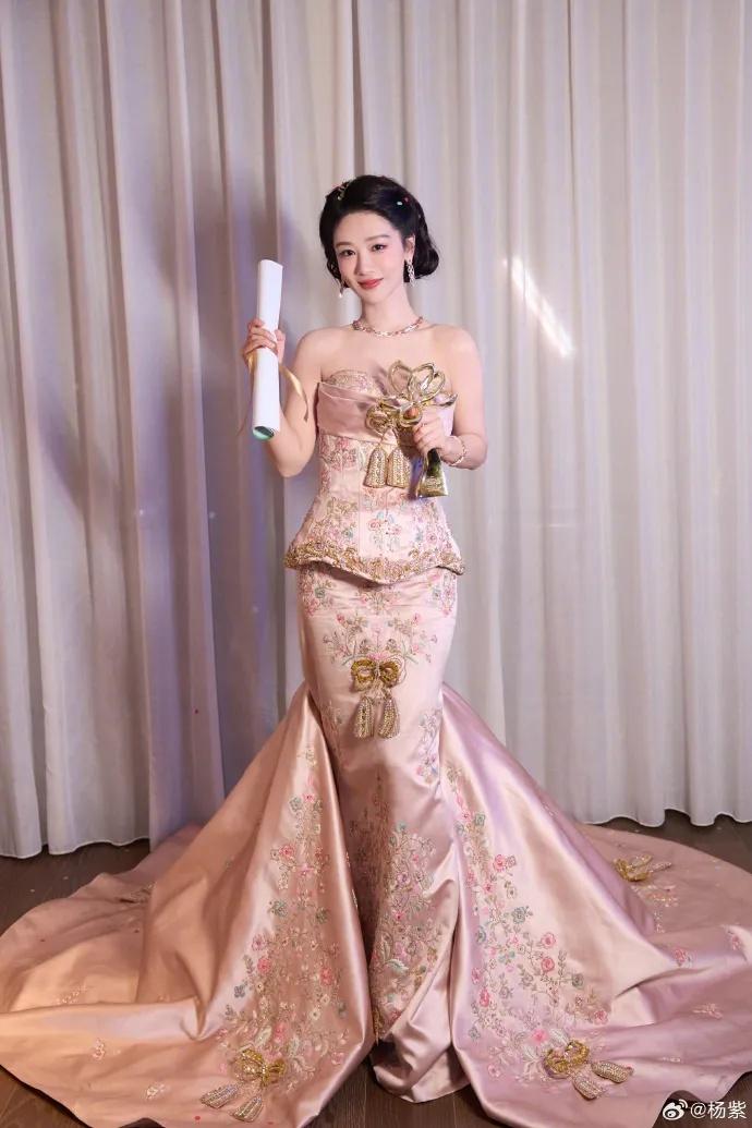 友谊跨越22年，张一山发文祝福杨紫获奖！杨紫回应