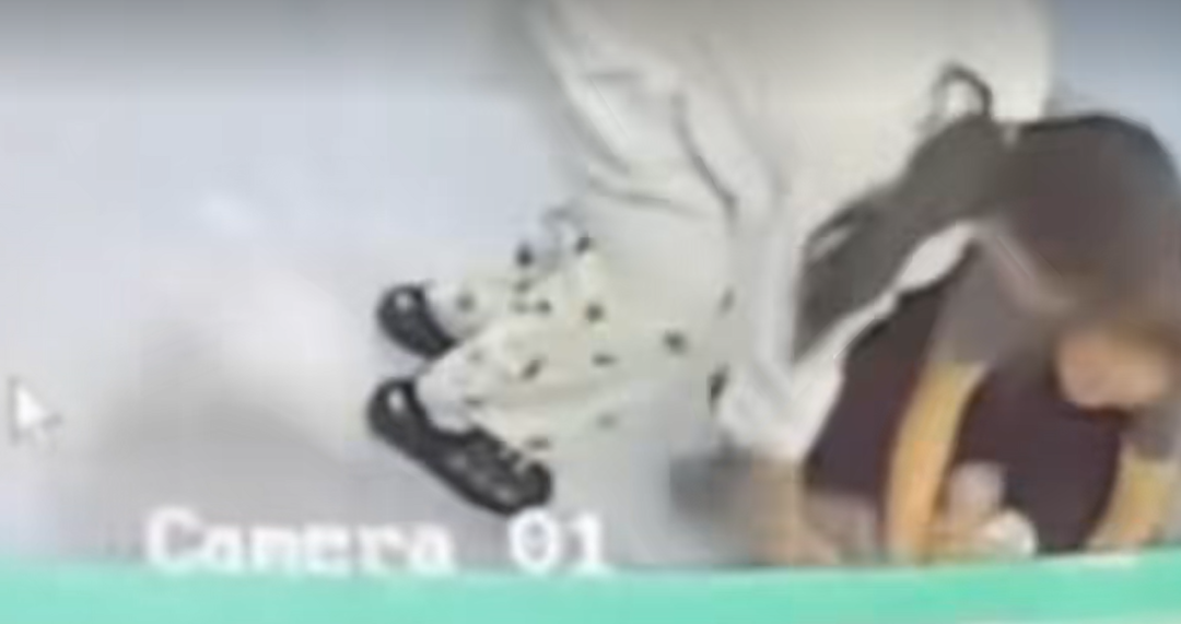 卫健委回应幼童从检查床跌落