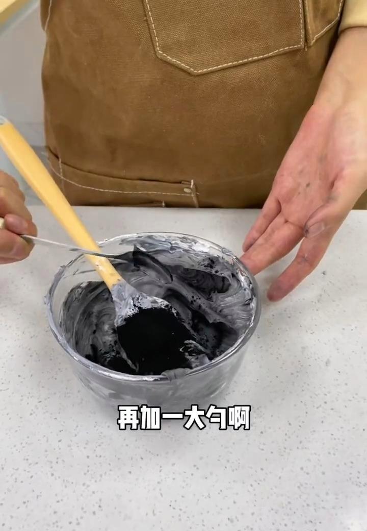 网传深色蛋糕“添加大量色素”是真的吗 还能不能吃？