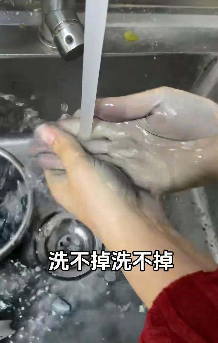 网传深色蛋糕“添加大量色素”是真的吗 还能不能吃? 网传深色蛋糕“添加大量色素”是真的吗 还能不能吃?